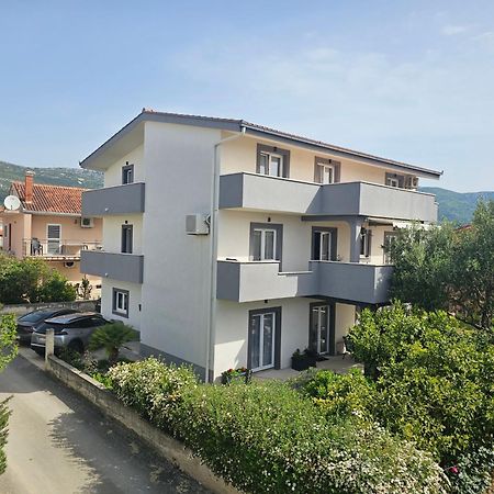 Apartmani Dianna Kaštela Exteriör bild