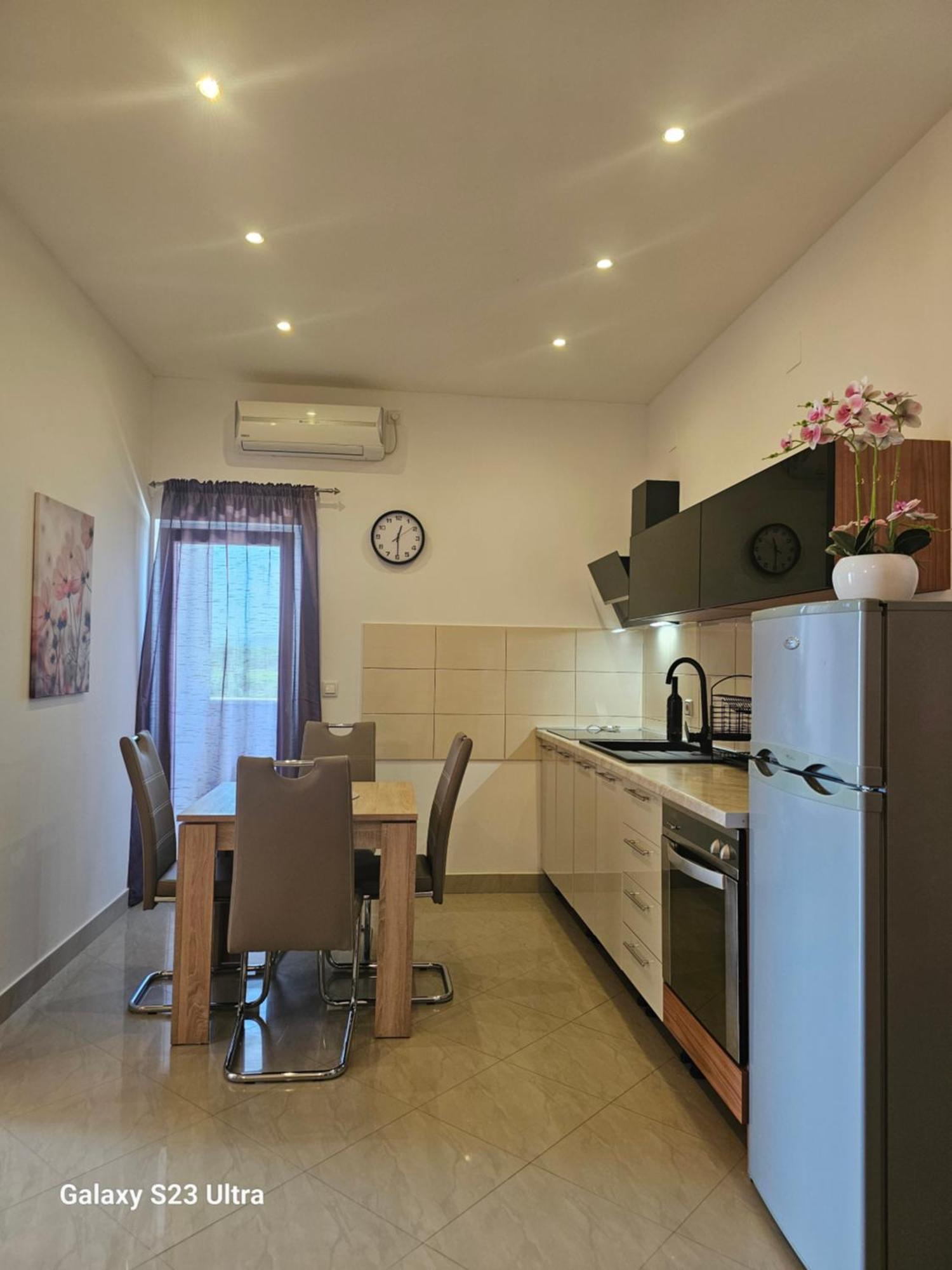 Apartmani Dianna Kaštela Exteriör bild