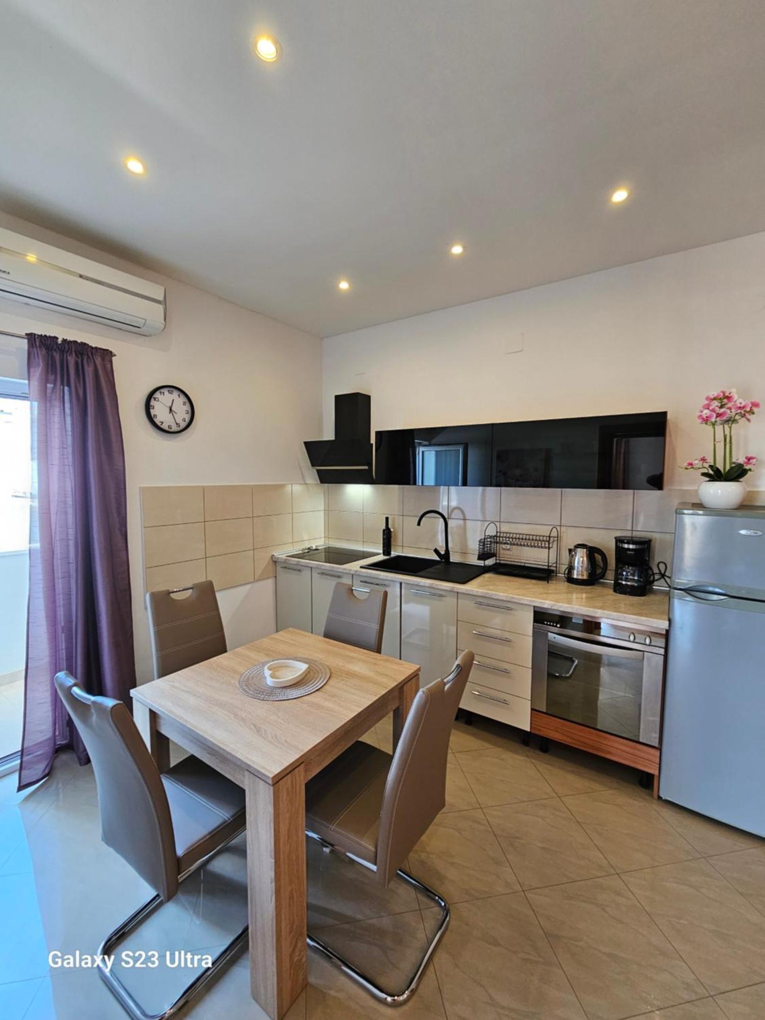 Apartmani Dianna Kaštela Exteriör bild